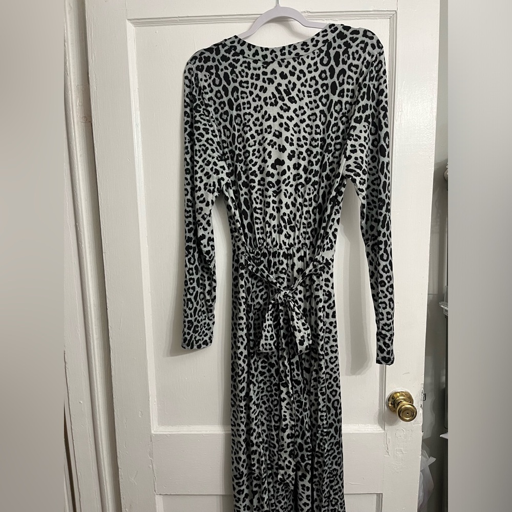 Asos Design Curve Midi Wrap Dress In Grey Leopard… - image 5